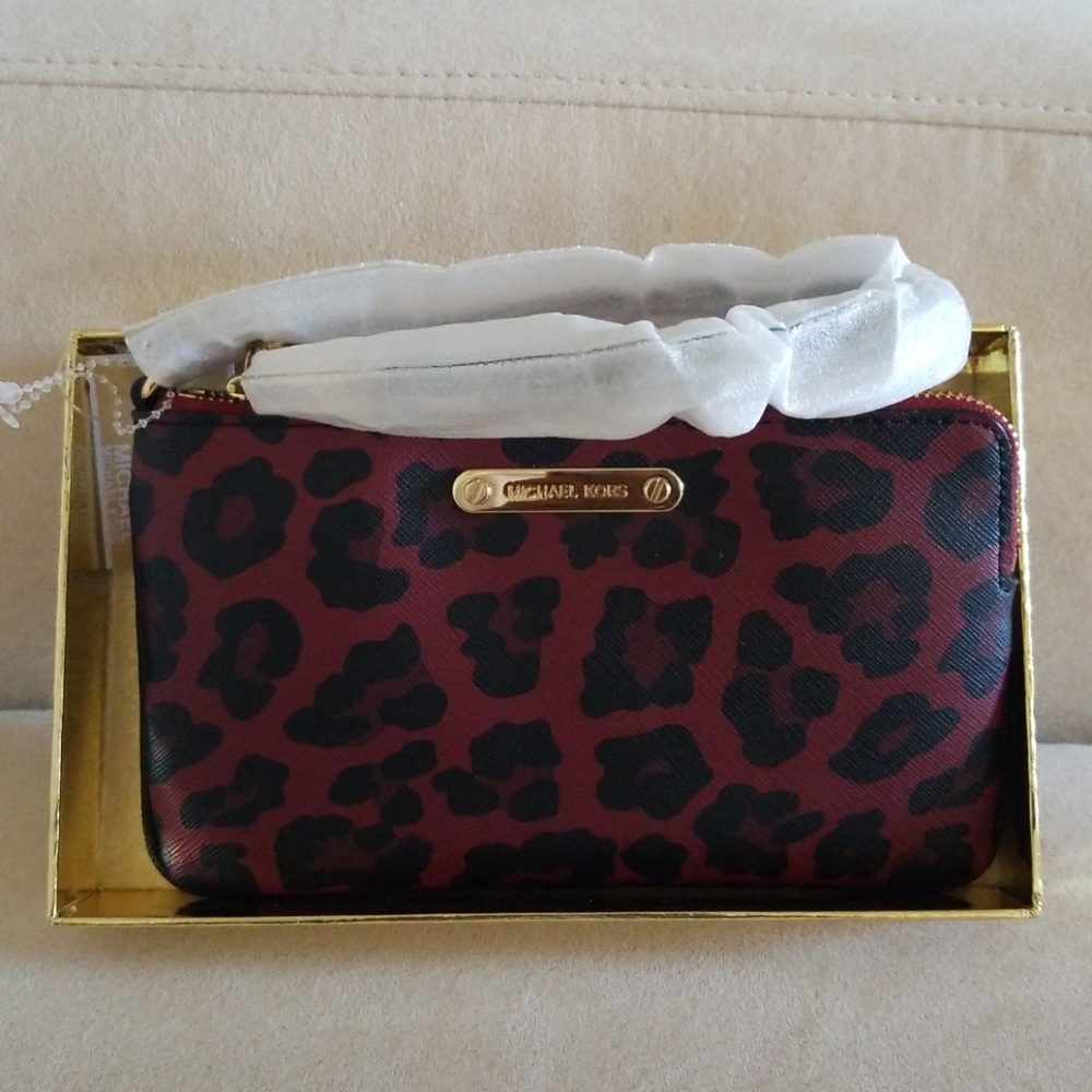Michael Kors Jet Set Wristlet